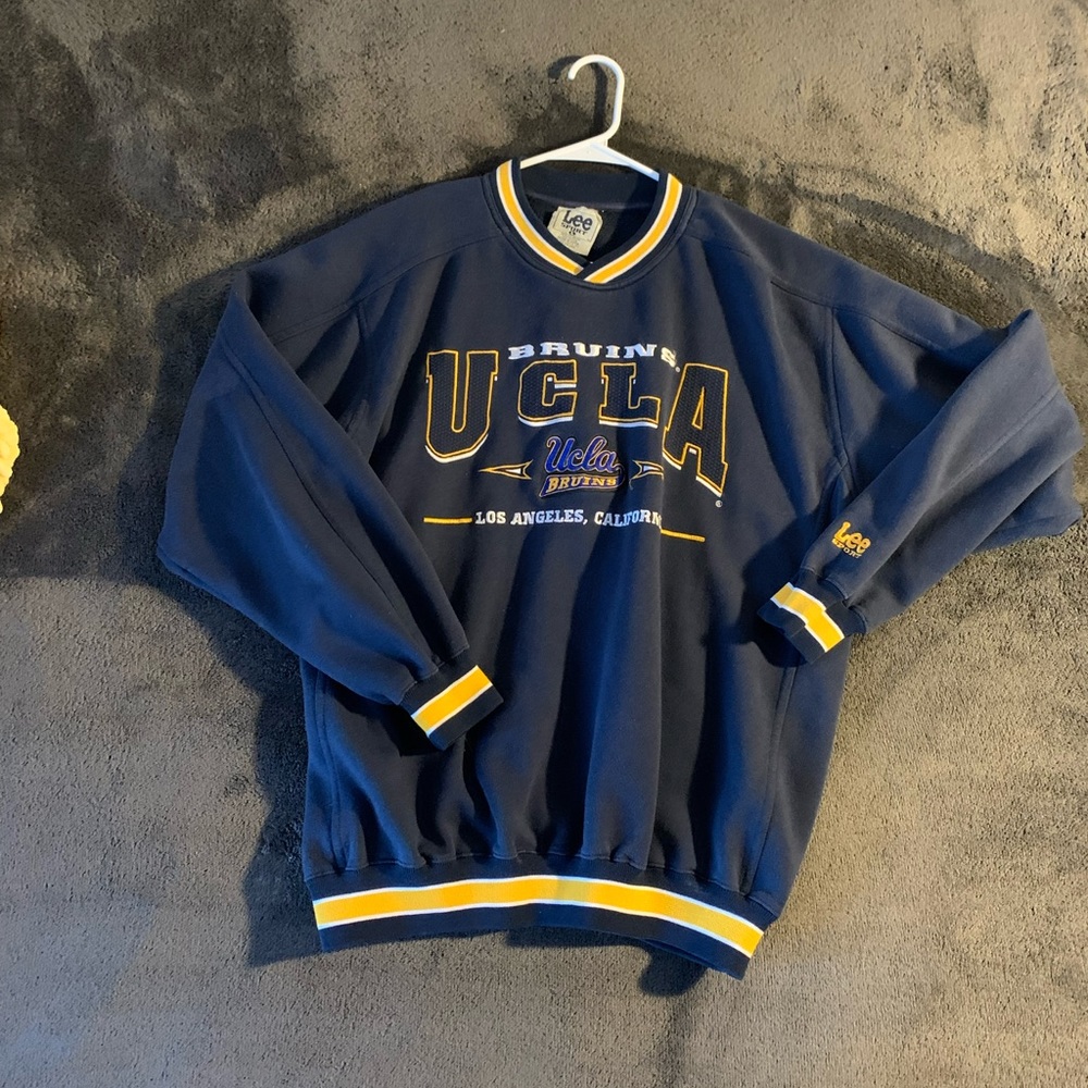 Vintage LEE sport bruins crew neck. Stitched.